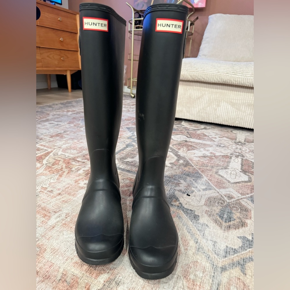 Hunter rain boots. Black